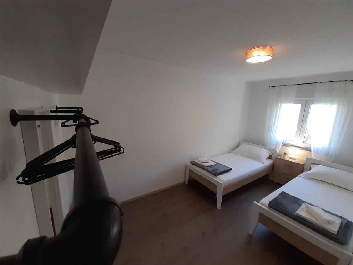 Holiday House Emjalemi プーラ エクステリア 写真
