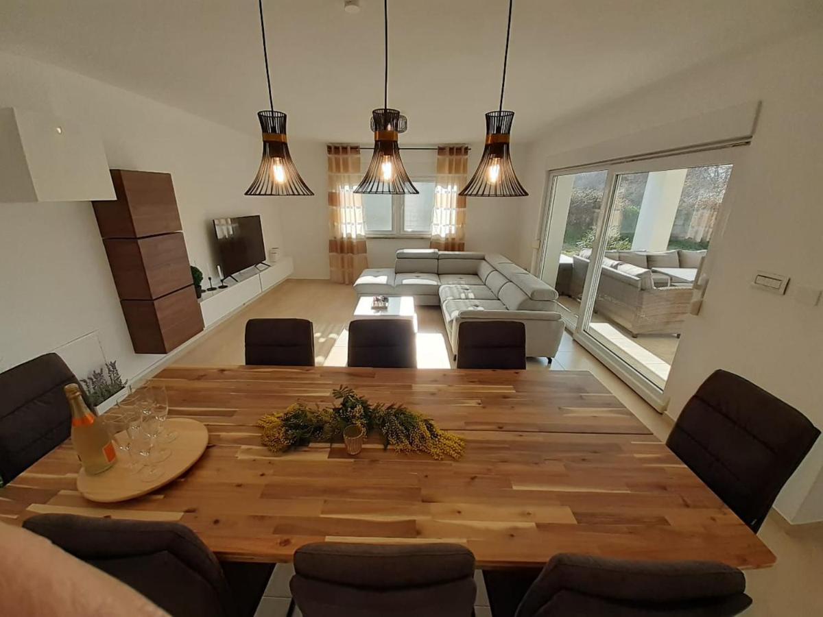 Holiday House Emjalemi プーラ エクステリア 写真