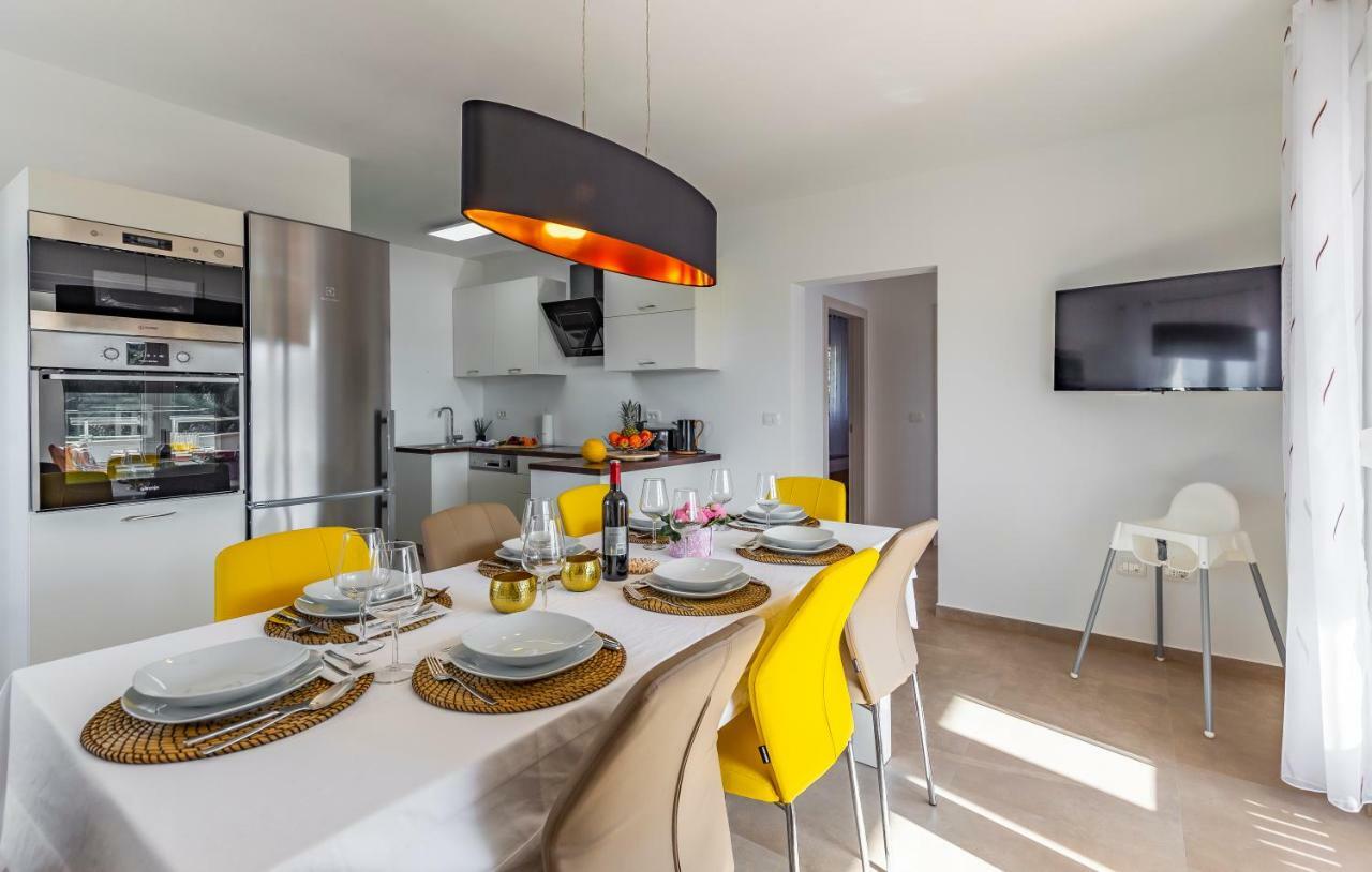 Holiday House Emjalemi プーラ エクステリア 写真